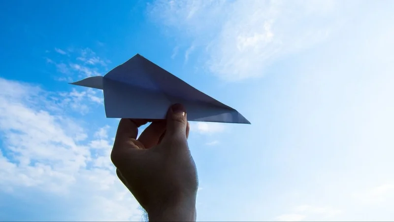 Como hacer avion de papel