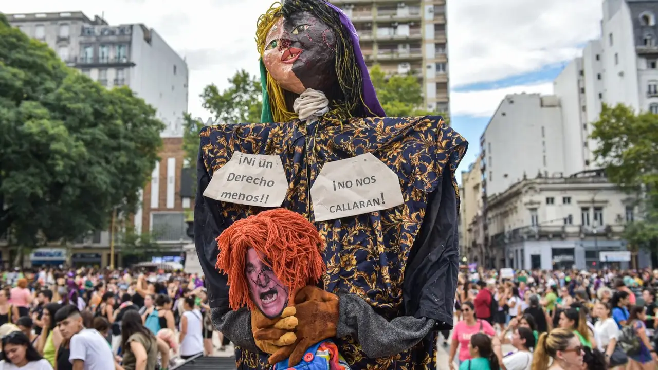 Revés judicial para el Gobierno y su batalla cultural contra los feminismos: continúa vigente la cautelar que impide a Milei y Cúneo Libarona atacar las políticas de género