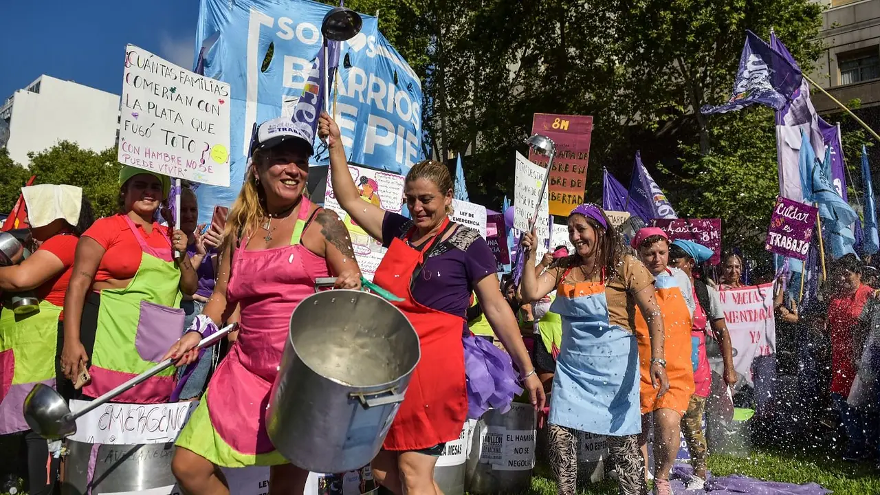 Más pobreza, pluriempleo y deuda: las mujeres, las más golpeadas por el modelo de Milei