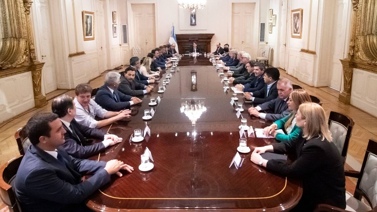 El Gobierno abrió el camino para una ley Bases acotada, pero no hay acuerdo en Ganancias y tendrá que ceder algo para el Pacto de Mayo