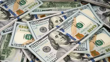 A cuánto abrieron el dólar oficial y el blue este lunes