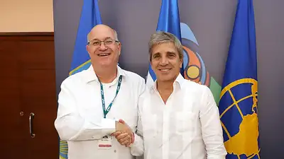El presidente del BID reconoce el interés en "minerales críticos" detrás del apoyo de Estados Unidos a Milei El presidente del BID reconoce el interés en "minerales críticos" detrás del apoyo de Estados Unidos a Milei