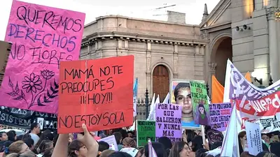 Día de la Mujer: cómo se vivió la multitudinaria marcha del 8M en La Rioja Día de la Mujer: cómo se vivió la multitudinaria marcha del 8M en La Rioja