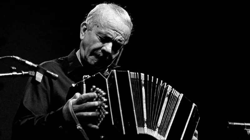 Fotografía del músico Astor Piazzolla