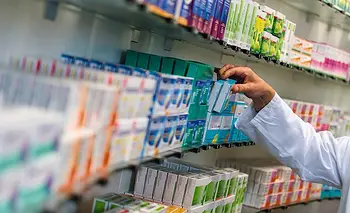 Revés para Sturzenegger: los farmacéuticos seguirán al frente de las farmacias | Desregulación económica