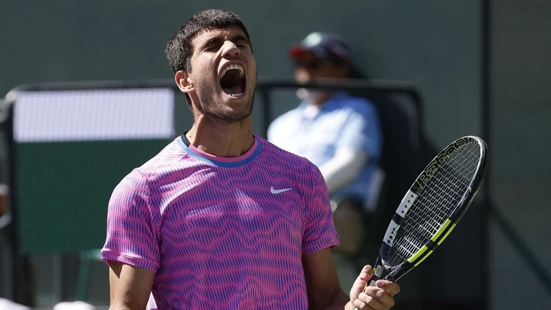 Carlos Alcaraz ganó y busca aprovechar la sorpresa de Djokovic