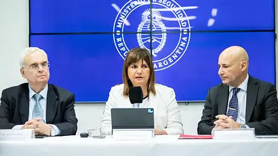 Bullrich presentó un protocolo para el uso de armas de fuego que valida la doctrina Chocobar Bullrich presentó un protocolo para el uso de armas de fuego que valida la doctrina Chocobar