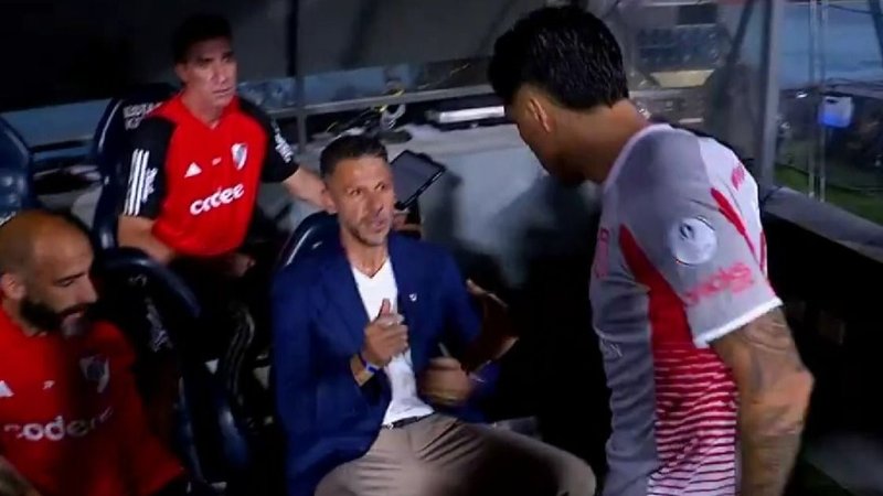 Memes: Enzo Pérez sorprendió con un gesto a Demichelis y las redes reaccionaron