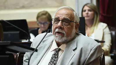 "Se tiran solos": el senador Juan Carlos Pagotto desestimó la represión policial contra los jubilados "Se tiran solos": el senador Juan Carlos Pagotto desestimó la represión policial contra los jubilados
