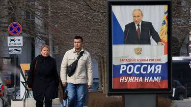 Cuatro opositores enfrentan a un Putin que lidera encuestas