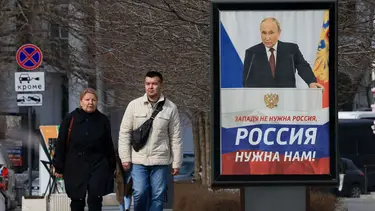 Cuatro opositores enfrentan a un Putin que lidera encuestas