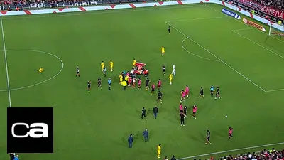 Conmoción en el fútbol argentino: se desplomó un jugador en pleno Boca vs Estudiantes Conmoción en el fútbol argentino: se desplomó un jugador en pleno Boca vs Estudiantes