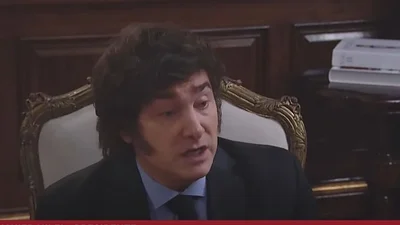 Javier Milei aseguró que los políticos "le tienen envidia" por su presencia en redes. Javier Milei aseguró que los políticos "le tienen envidia" por su presencia en redes.