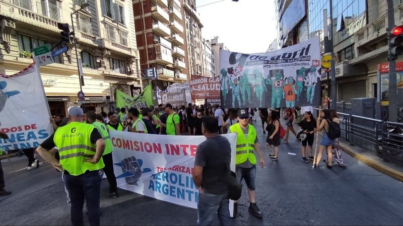 Despidos masivos: trabajadores de una empresa que da seguridad a Aerolíneas protestan frente a Aeroparque