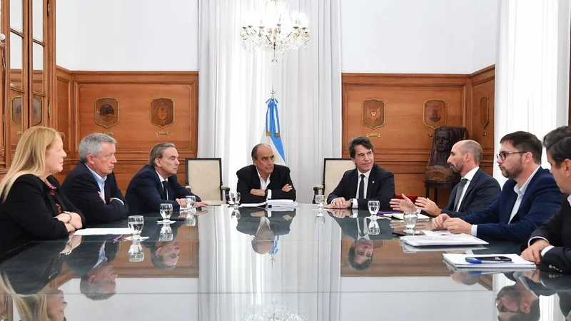 El Gobierno se reunió con el bloque de Pichetto y avanza con la negociación por la nueva ley ómnibus