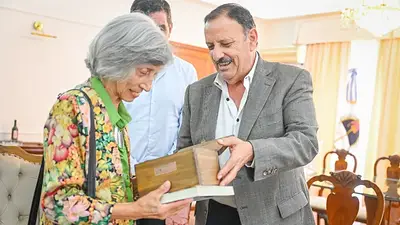 Mes de la mujer: el particular reconocimiento de Ricardo Quintela a docentes riojanas Mes de la mujer: el particular reconocimiento de Ricardo Quintela a docentes riojanas