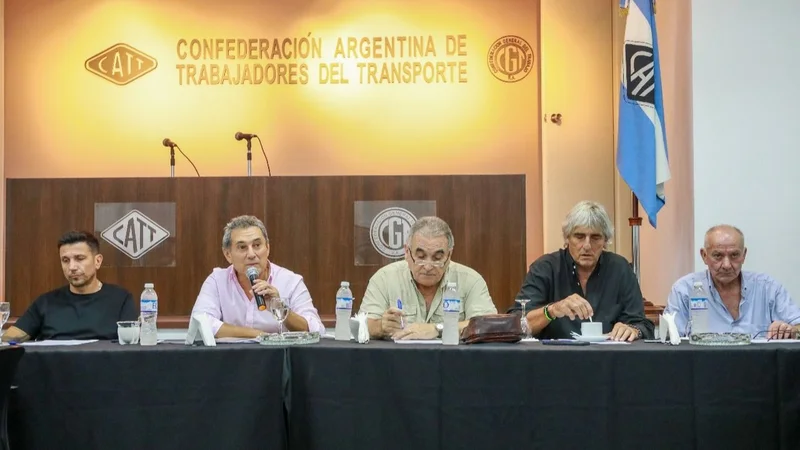 Analizan un paro de transporte y se anunció una alianza de la CATT con los metrodelegados