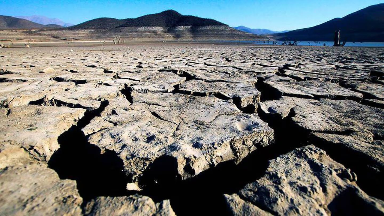 Histórica sequía en Chile pone en riesgo el agua potable en diversas zonas del país vecino