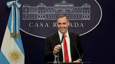 Adorni reconoció "semejanzas" económicas con la dictadura, pero pidió no comparar al régimen militar con el Gobierno Adorni reconoció "semejanzas" económicas con la dictadura, pero pidió no comparar al régimen militar con el Gobierno