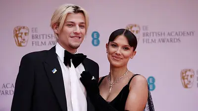 Matthew Modine del reparto de "Stranger Things" oficiará la boda de Millie Bobby Brown Matthew Modine del reparto de "Stranger Things" oficiará la boda de Millie Bobby Brown