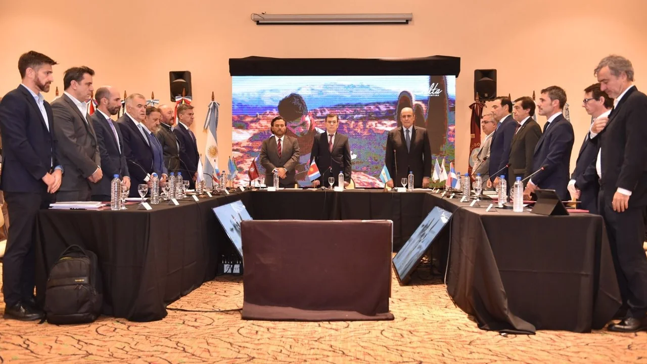 Quintela junto a los gobernadores del Norte Grande le reclamaron a Francos por los recortes a las provincias: los detalles del encuentro