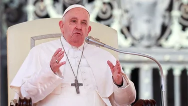 El Vaticano confirmó que el Papa tiene neumonía bilateral