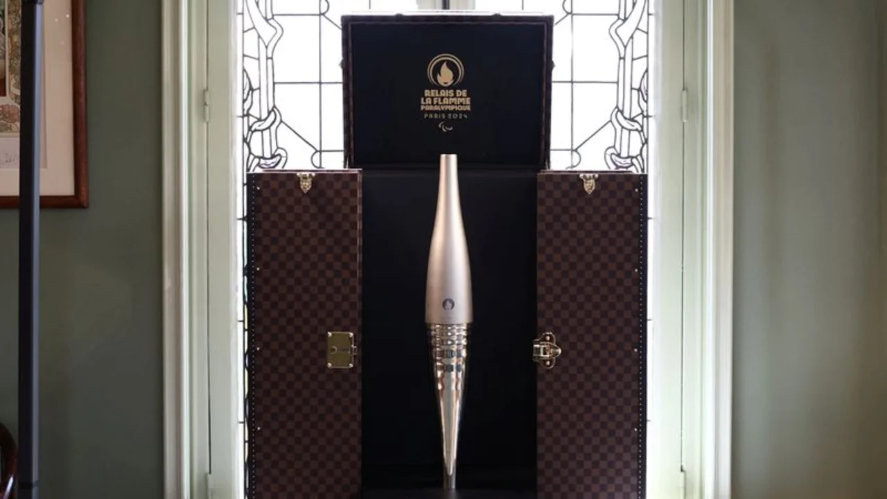 Louis Vuitton crea baúles personalizados para las llamas y las medallas de los Juegos de París