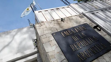 Milei enviará gendarmes para reforzar la seguridad de la embajada en Venezuela