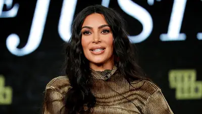 Demandan a Kim Kardashian por "imitaciones" de muebles de artista Demandan a Kim Kardashian por "imitaciones" de muebles de artista