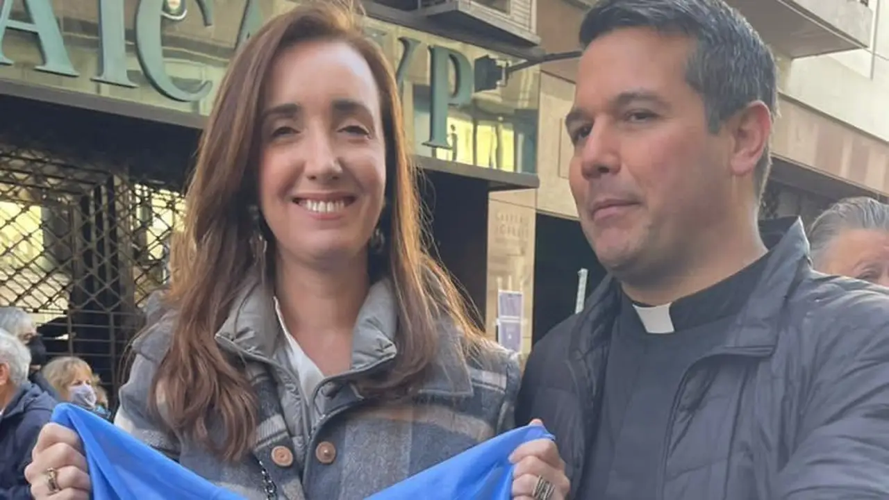 El cura vinculado a Villarruel e hijo de un genocida que provoca con sus tuits negacionistas: el apoyo al video del gobierno, un audio “inédito” de Videla y lazos con un exAFI