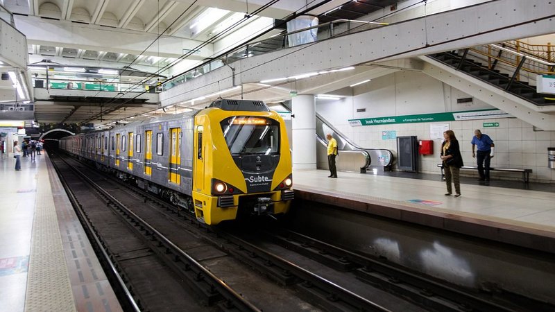 Cayó 23% el número de pasajeros en el subte tras el aumento de casi un 360%