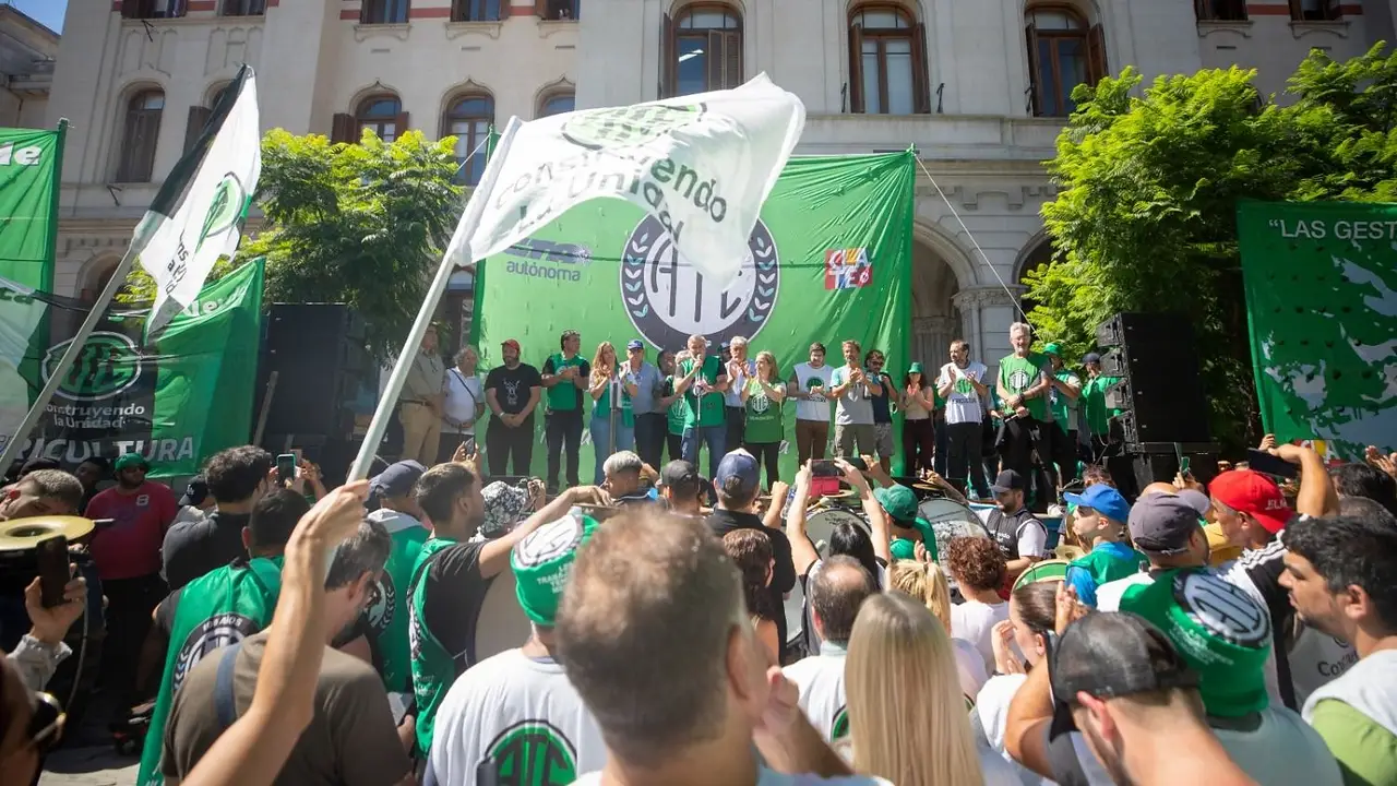 Los estatales resolvieron un plan de lucha, pero la CGT aún ve lejos un paro general