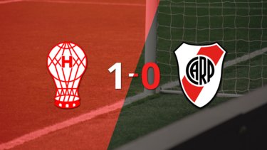 Con un solo gol, Huracán derrotó a River Plate en la Quema