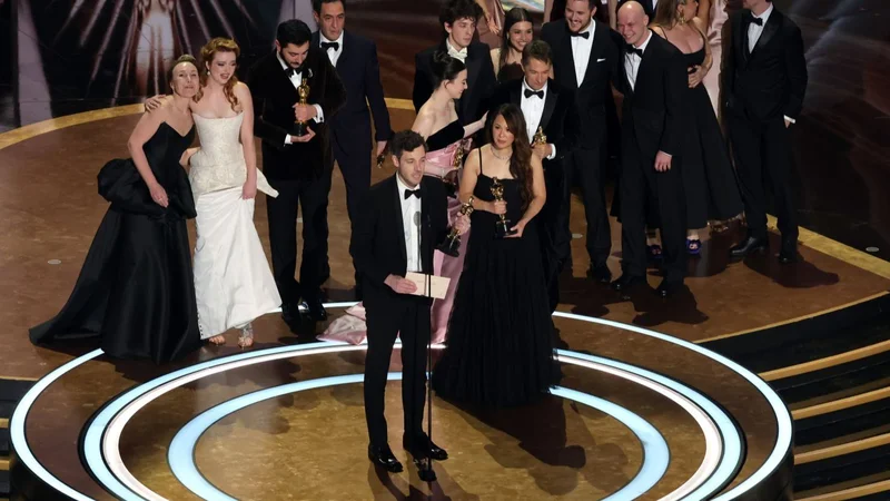 Director y elenco de Anora
