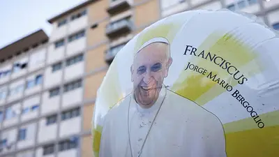 Nuevo parte del Papa: sigue "estable" y con "una mejoría consolidada" Nuevo parte del Papa: sigue "estable" y con "una mejoría consolidada"