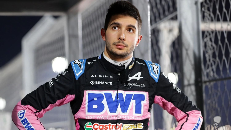 Esteban Ocon con el mono de Alpine.