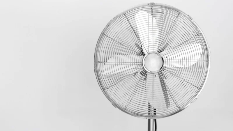 Ventilador de pie.
