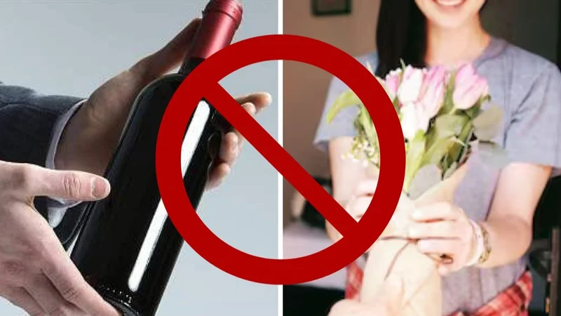 Por qué el vino y las flores ya no se usan para regalar. 