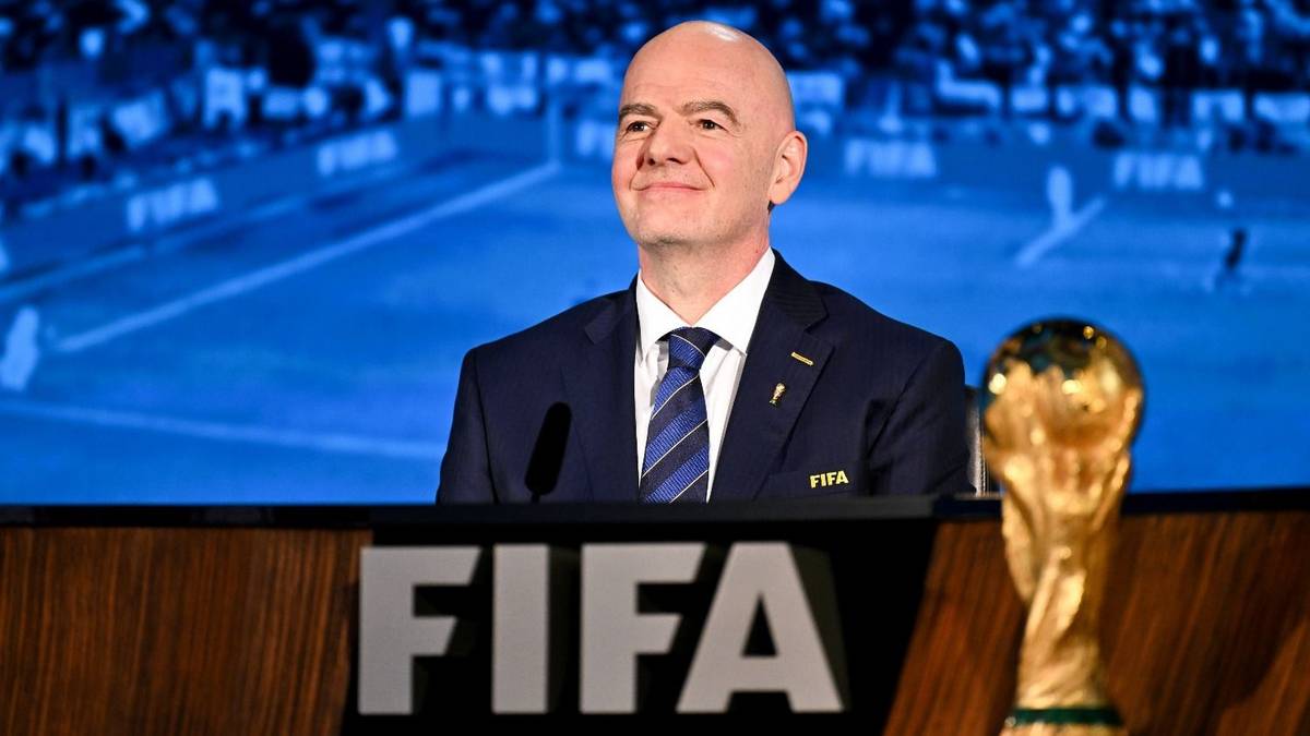Se supo cómo hace Infantino para estar en más de un estadio del Mundial por día: la FIFA en la mira por la contradicción