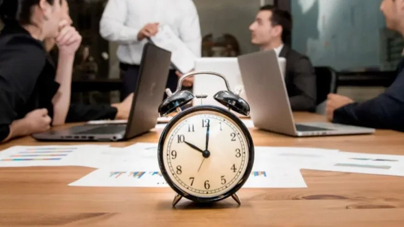 De cuántas horas es la jornada laboral ideal según un reciente estudio. Cuántas horas hay que trabajar para mantener la productividad en el entorno laboral.