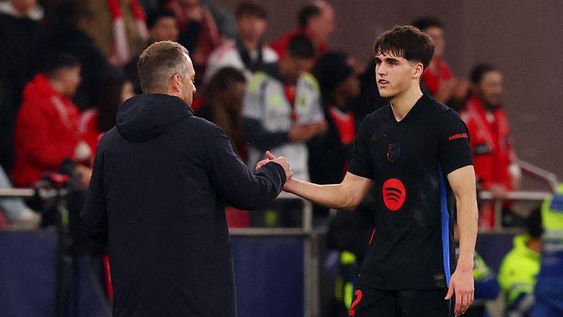 Flick, orgulloso del Barça tras la victoria con 10 hombres en campo del Benfica