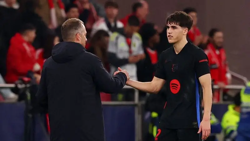 Flick, orgulloso del Barça tras la victoria con 10 hombres en campo del Benfica