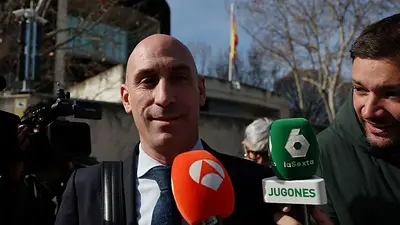 Una fiscal española pide volver a juzgar al expresidente de la RFEF Rubiales por el beso a Jenni Hermoso Una fiscal española pide volver a juzgar al expresidente de la RFEF Rubiales por el beso a Jenni Hermoso