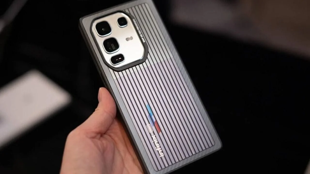 Chau cargador: sorpresa por el “celular solar” con batería infinita