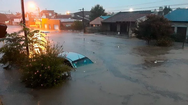 Informan 10 muertes en Bahía Blanca por el temporal