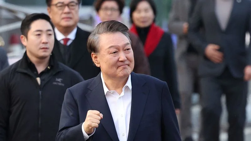 Presidente de Corea del Sur en libertad; juicios siguen después de que tribunal anulara su detención