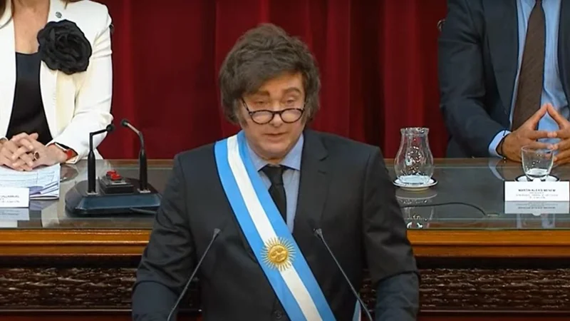 Nuevas encuestas confirman la caída de la imagen de Milei y el impacto del criptoescándalo