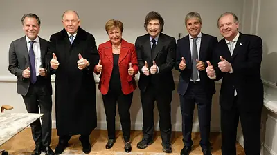 Tras elevar aún más la deuda, el FMI afirmó que Argentina "es un ejemplo" y prometió reformas Tras elevar aún más la deuda, el FMI afirmó que Argentina "es un ejemplo" y prometió reformas