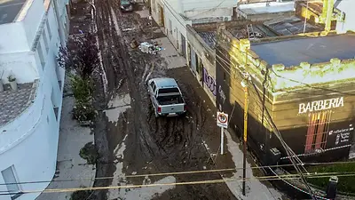 Bahía Blanca sigue en la búsqueda de los desaparecidos en el primer día de duelo nacional Bahía Blanca sigue en la búsqueda de los desaparecidos en el primer día de duelo nacional