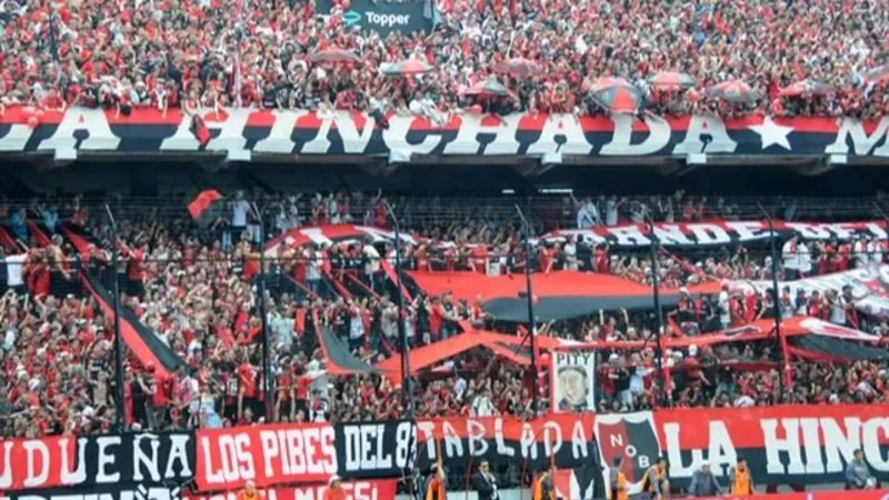 Escándalo en Newell's-Belgrano: balas de goma y cruces con la barra de Rosario Central 